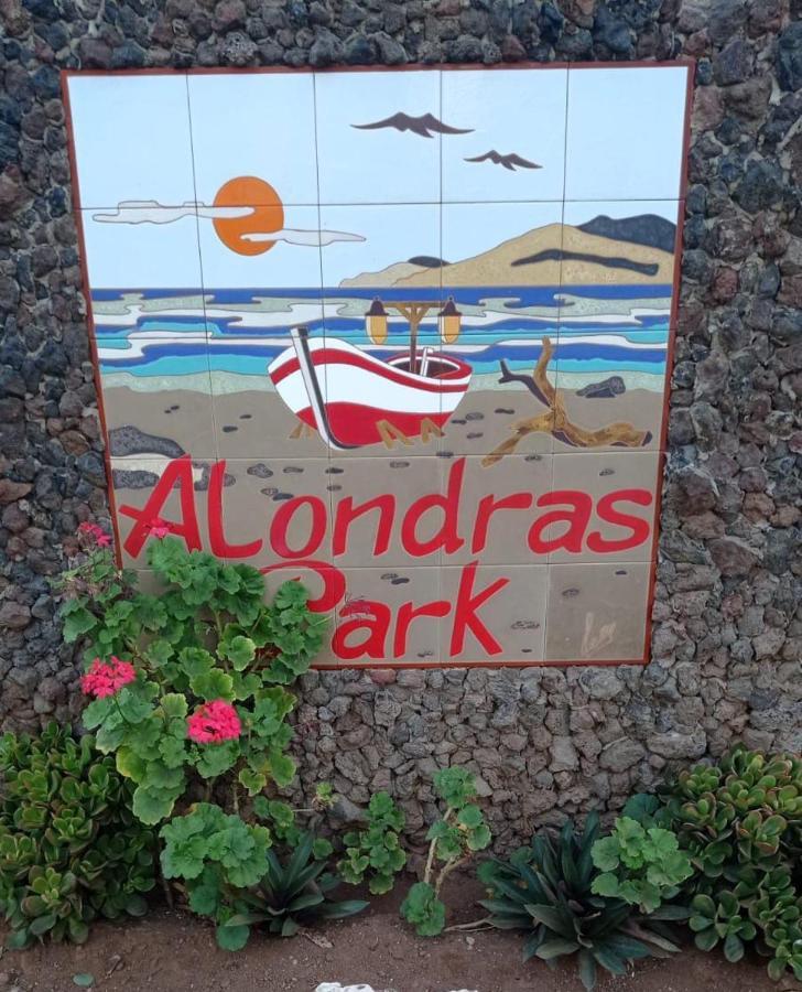 Alondras Park Mialsoma Apartment Arona  Exteriör bild